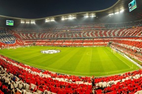 开云app-“简阳文体中心：篮球赛场的紧张氛围与激烈碰撞”