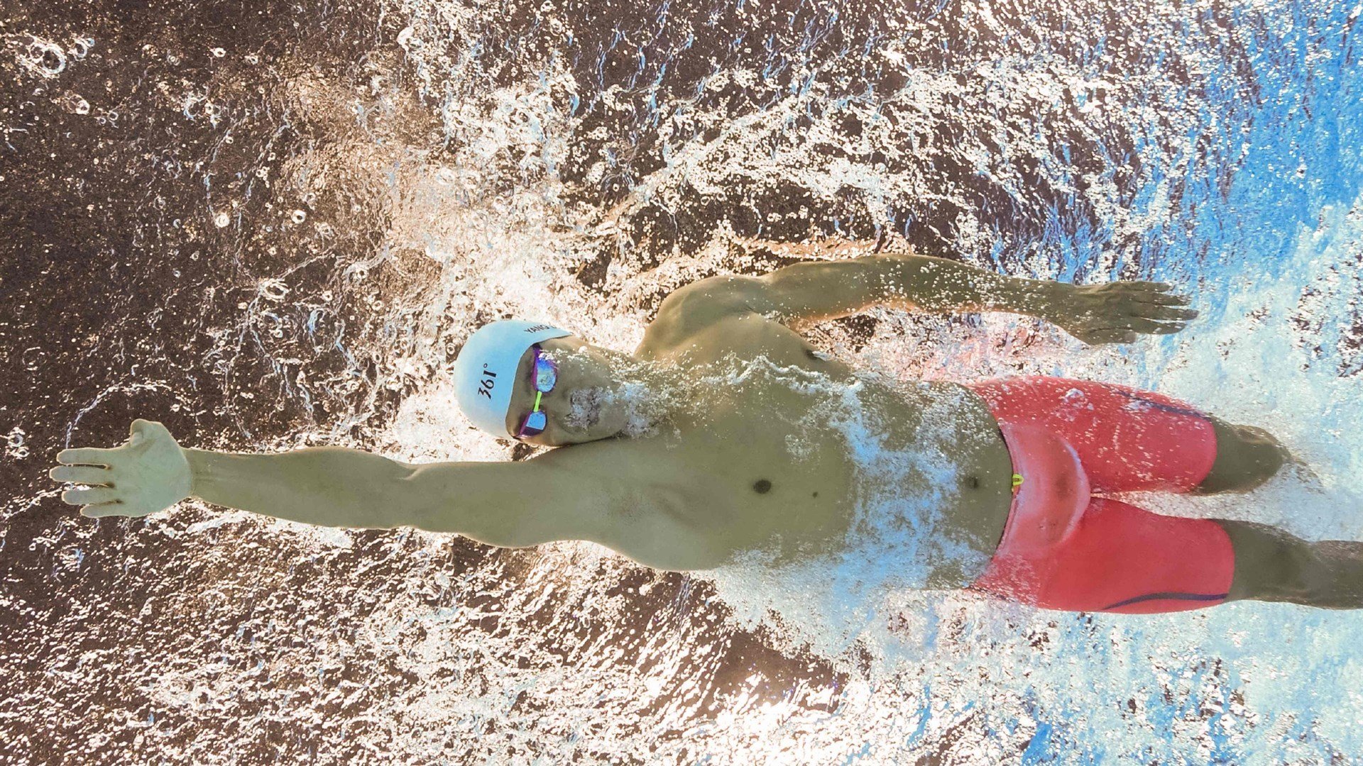 UFC冠军战,张伟丽强势击倒对手再创历史,ufc张伟丽冠军战视频